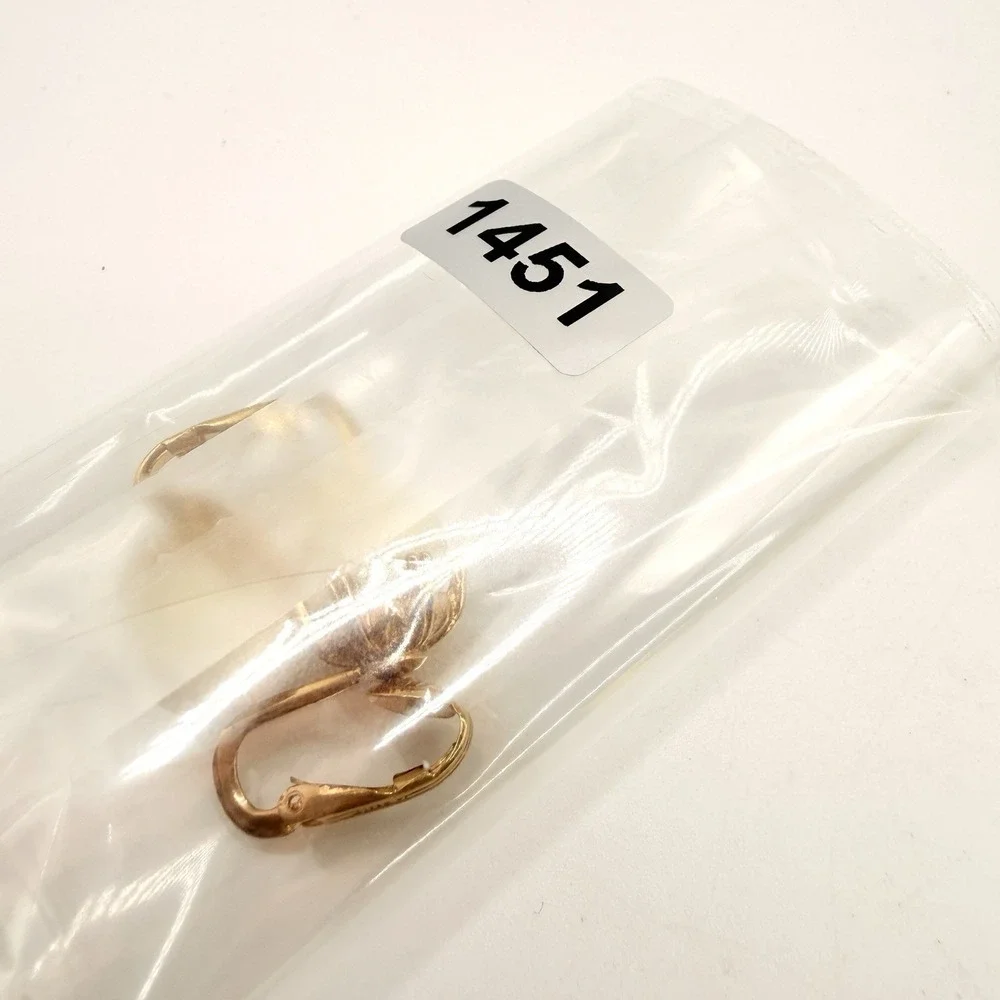 Vintage Signed Ciner Gold Tone Off White Bead Clip On Classic Earrings